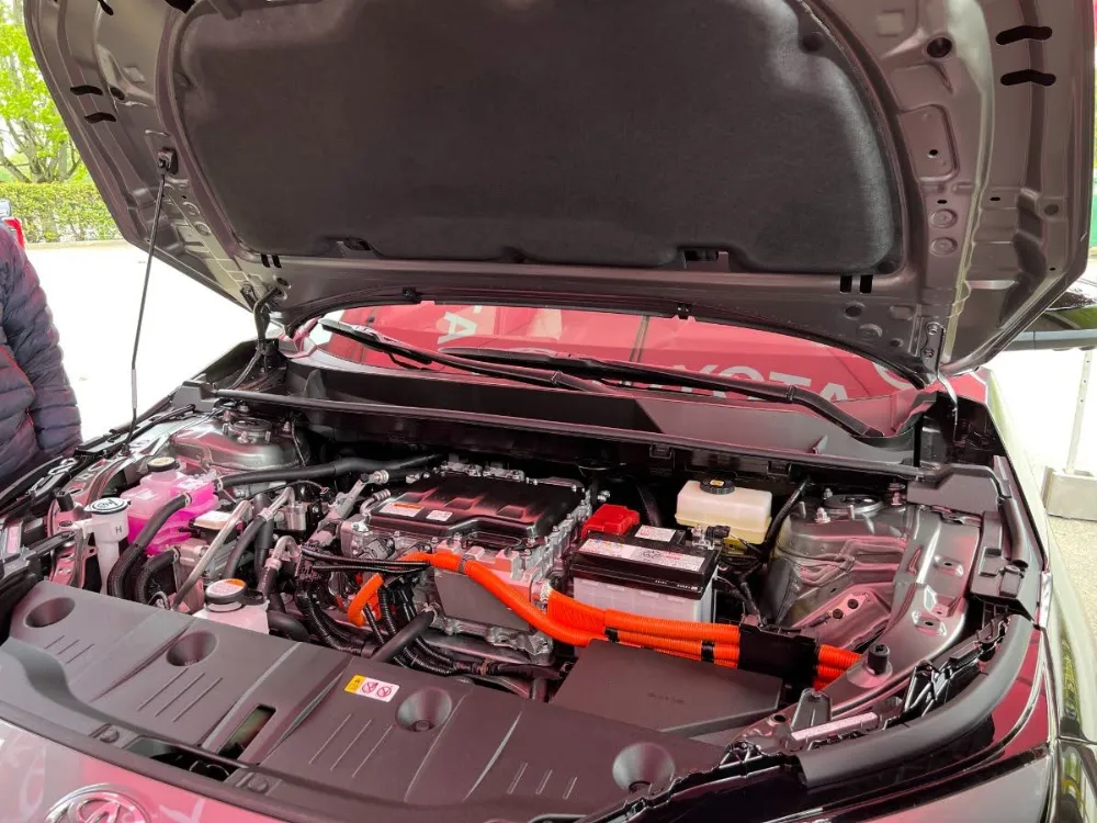 2023 Toyota bZ4X XLE Tech in Heavy Metal 4